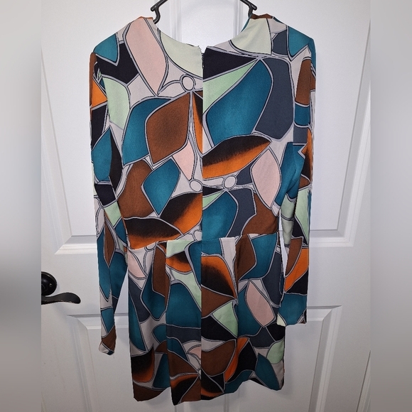 A rare Diane Von Furstenberg silk blend retro Midi dress in a size 6. - Picture 3 of 4